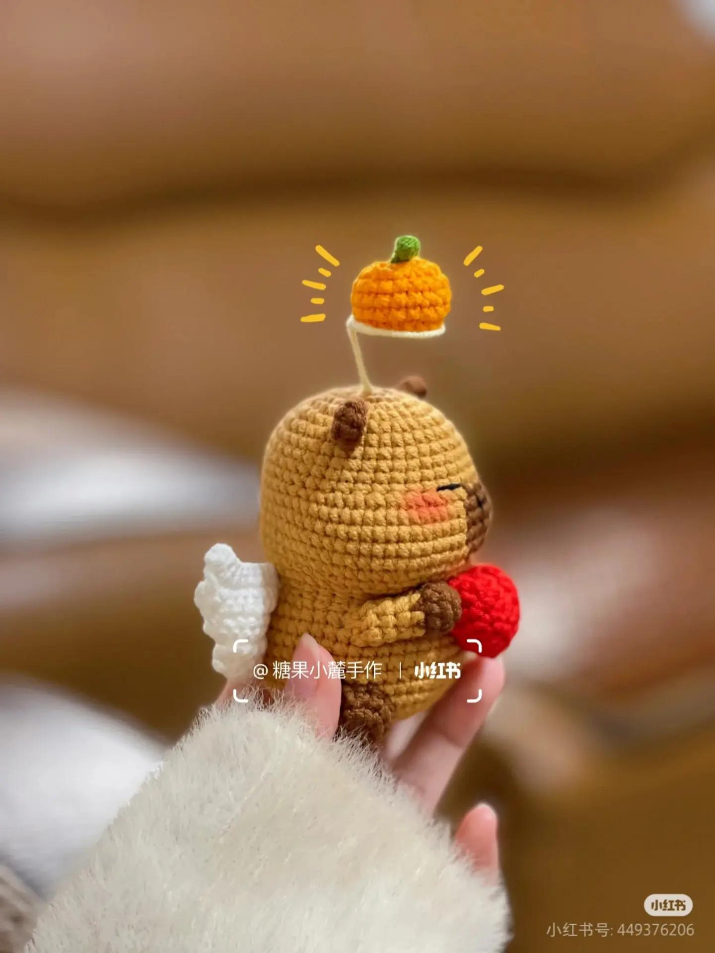 Mẫu móc len dễ thương Capybara thiên thần