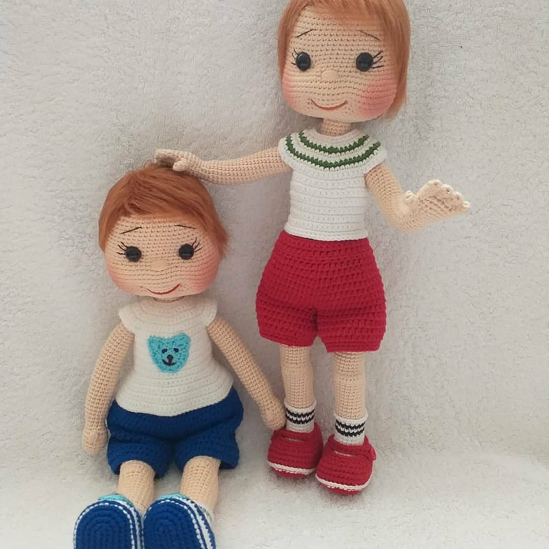 Ömer Bebek Örgü Şeması: Bluz, Şort ve Ayakkabı