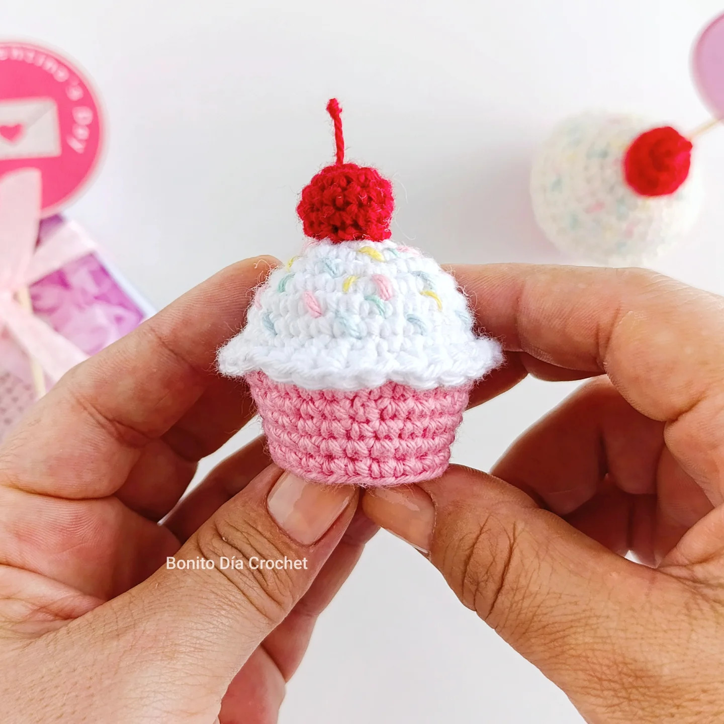 Patrón amigurumi cupcake San Valentín PDF