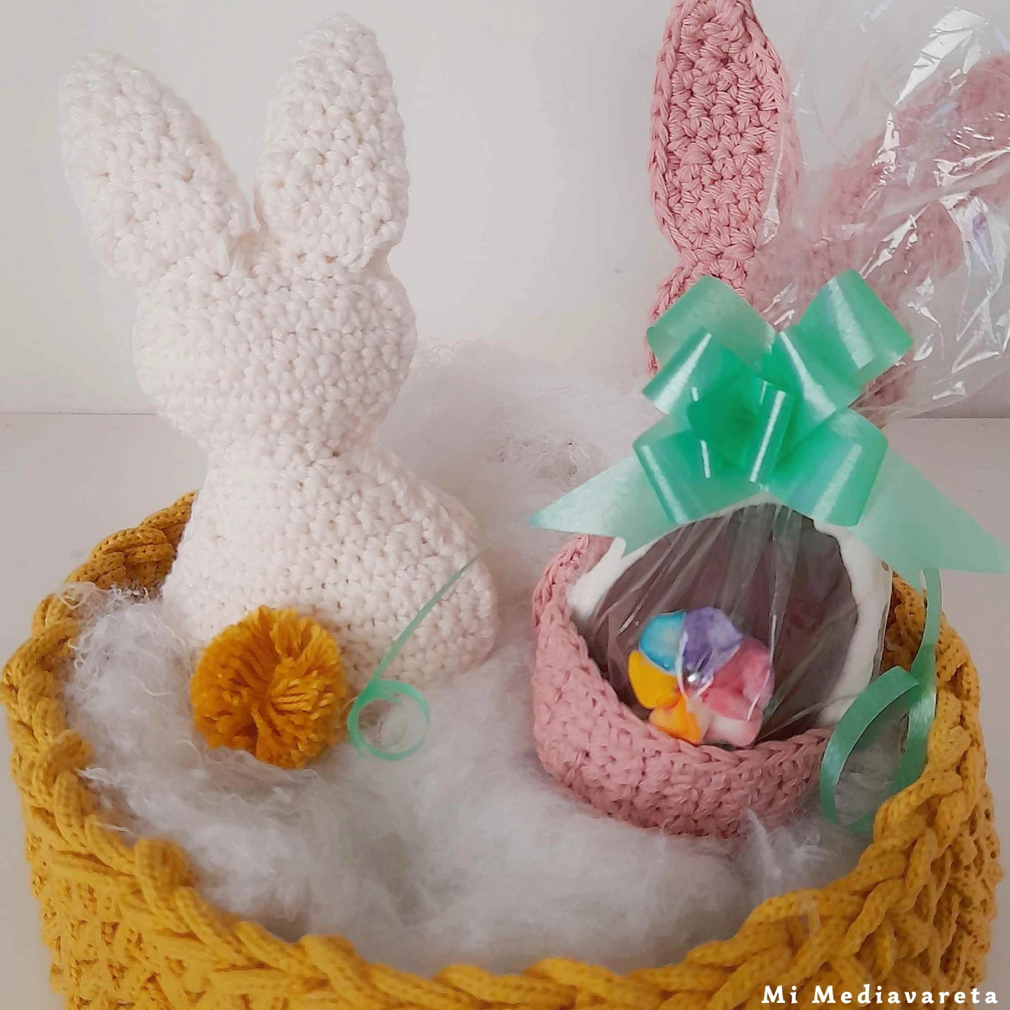 PATRÓN: Conejito de Pascua tejido a crochet.