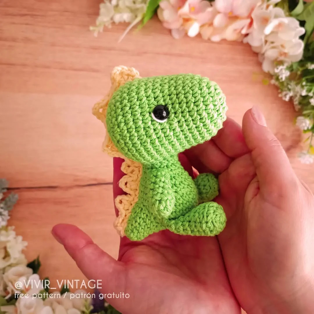 Patrón de amigurumi dinosaurio gratis: ¡Tejelo ahora!