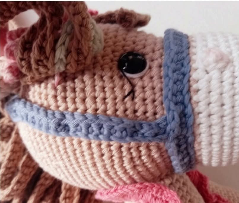 Patrón de amigurumi: tierno caballito a crochet