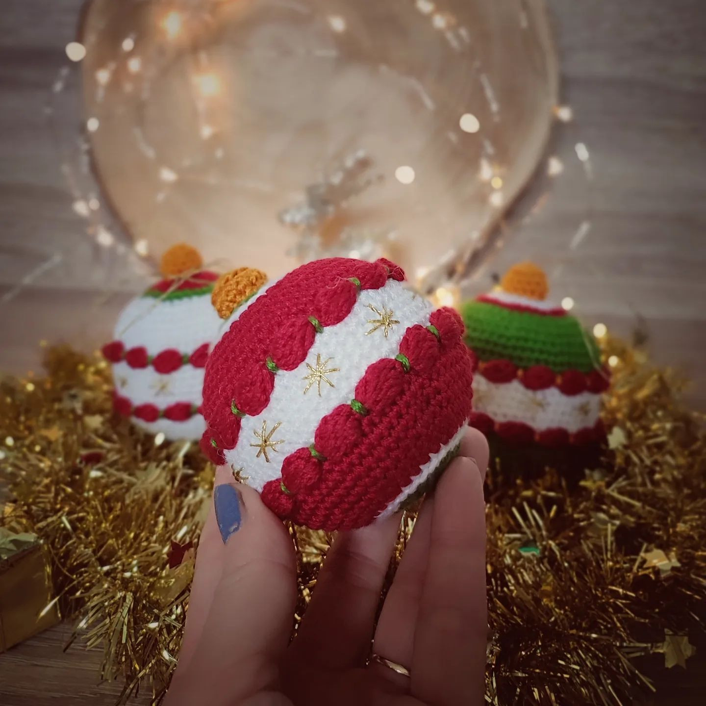 Patrón gratuito: Adornos navideños tejidos a crochet
