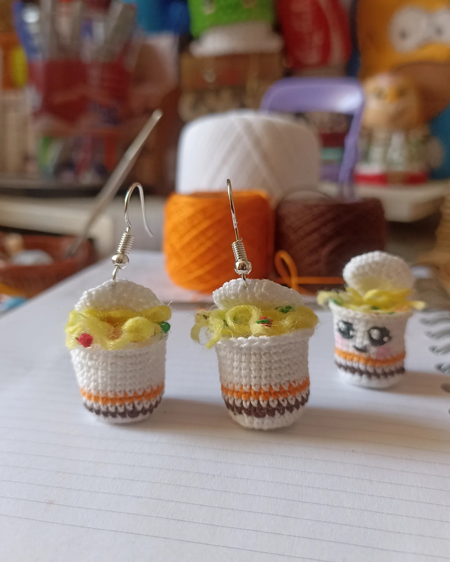 Patrón gratuito de pendientes Maruchan amigurumi