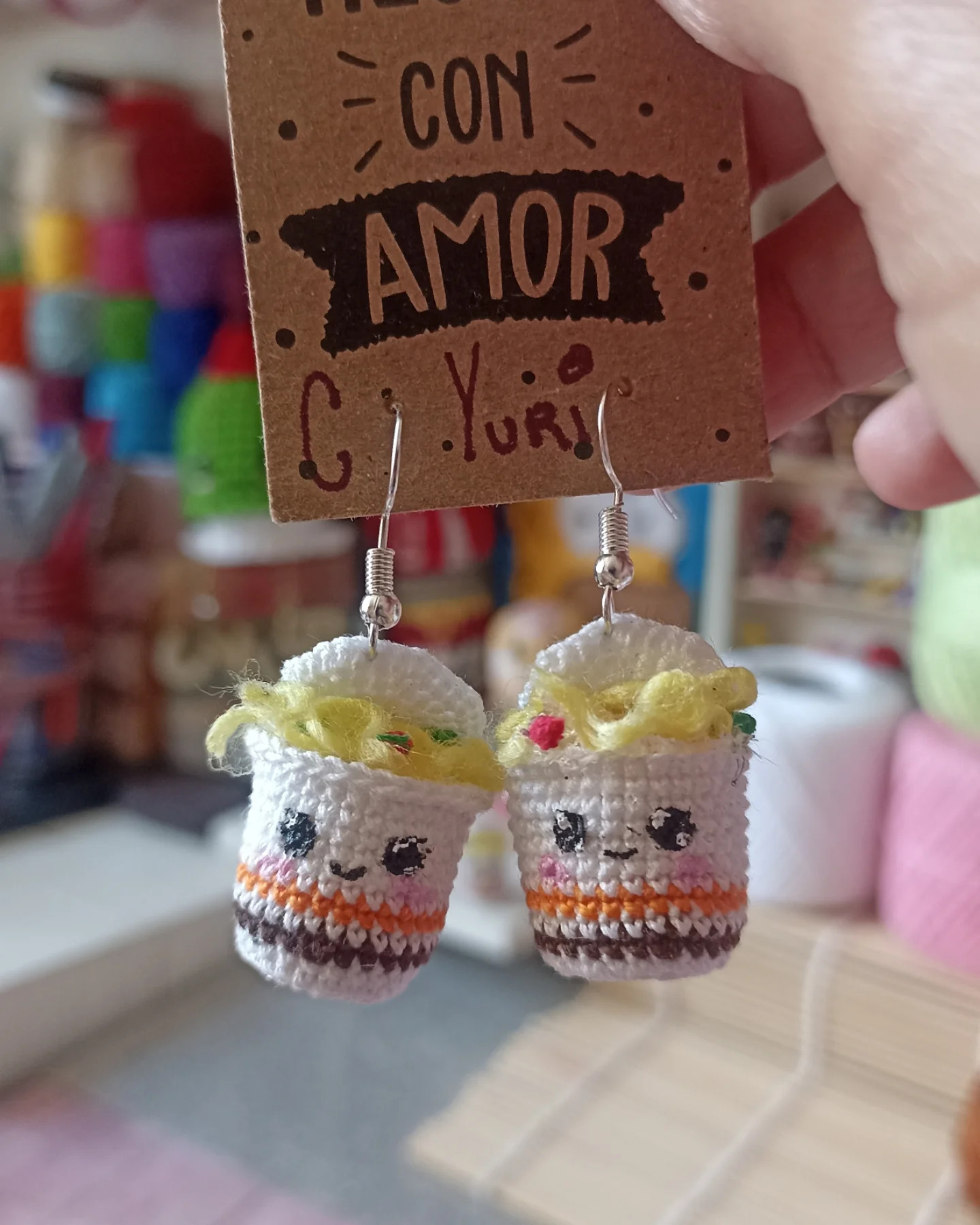 Patrón gratuito de pendientes Maruchan amigurumi