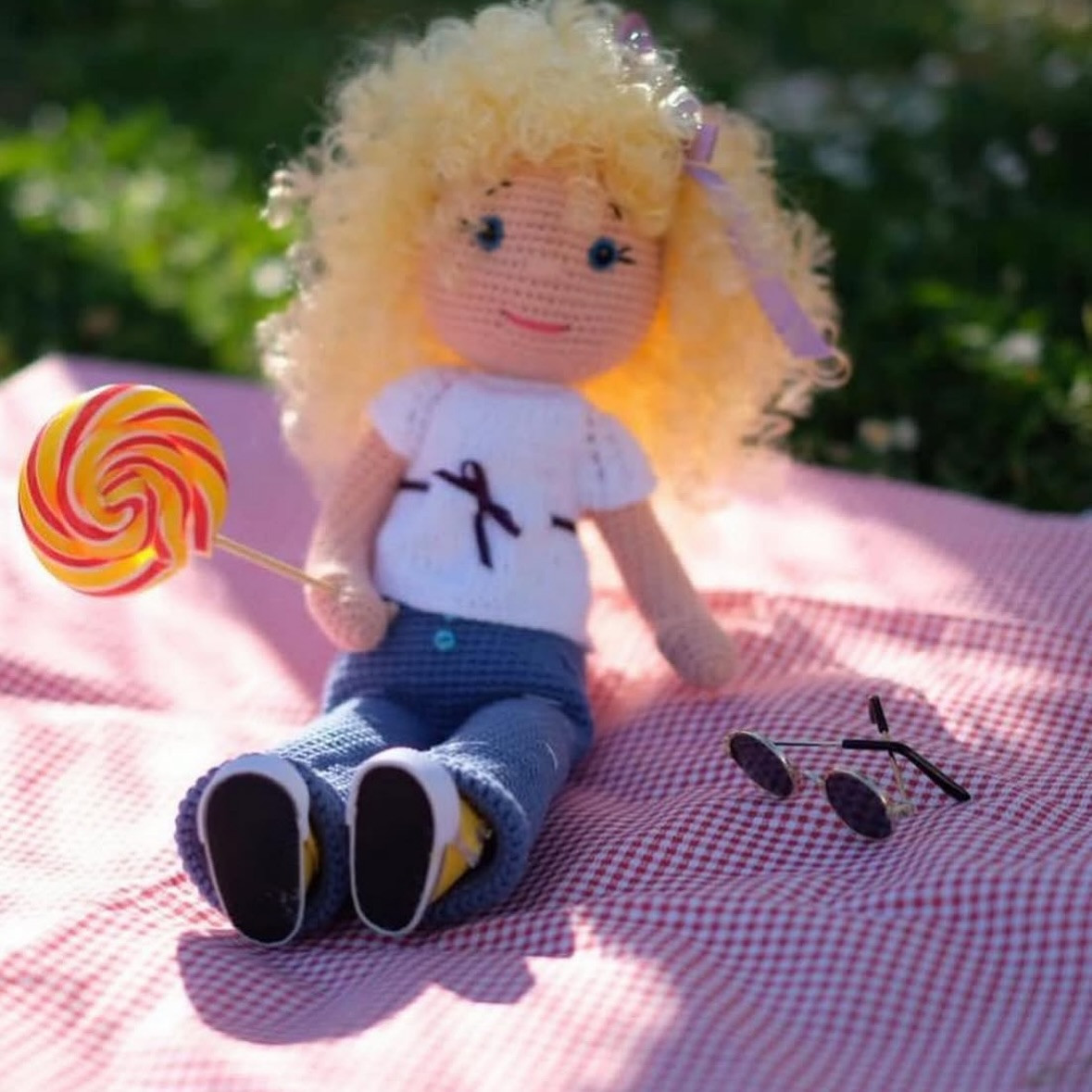 Pembe Dügme Amigurumi Bebek Pantolon ve Bluz Tarifi