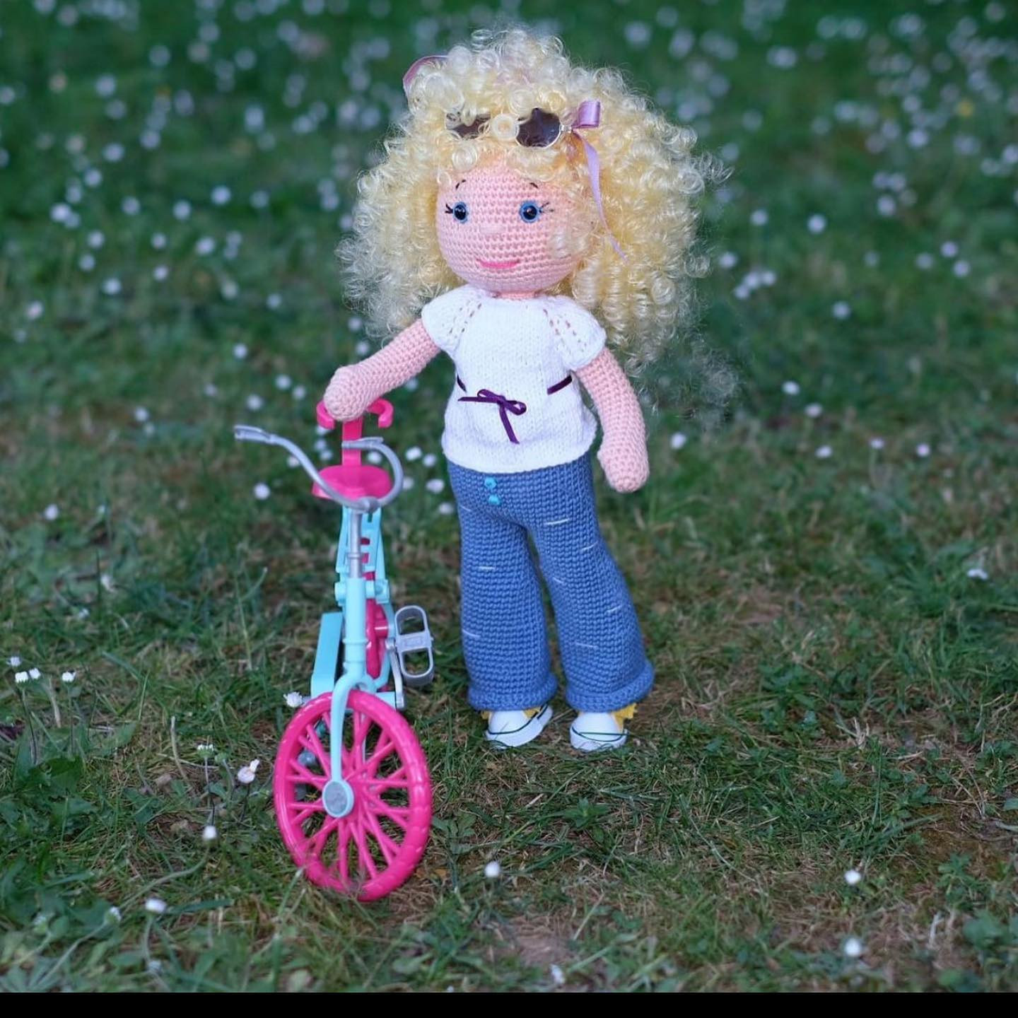 Pembe Dügme Amigurumi Bebek Pantolon ve Bluz Tarifi