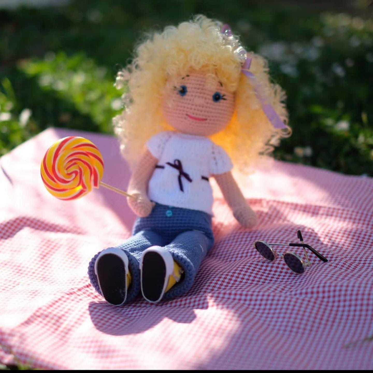Pembe Dügme Amigurumi Bebek Pantolon ve Bluz Tarifi