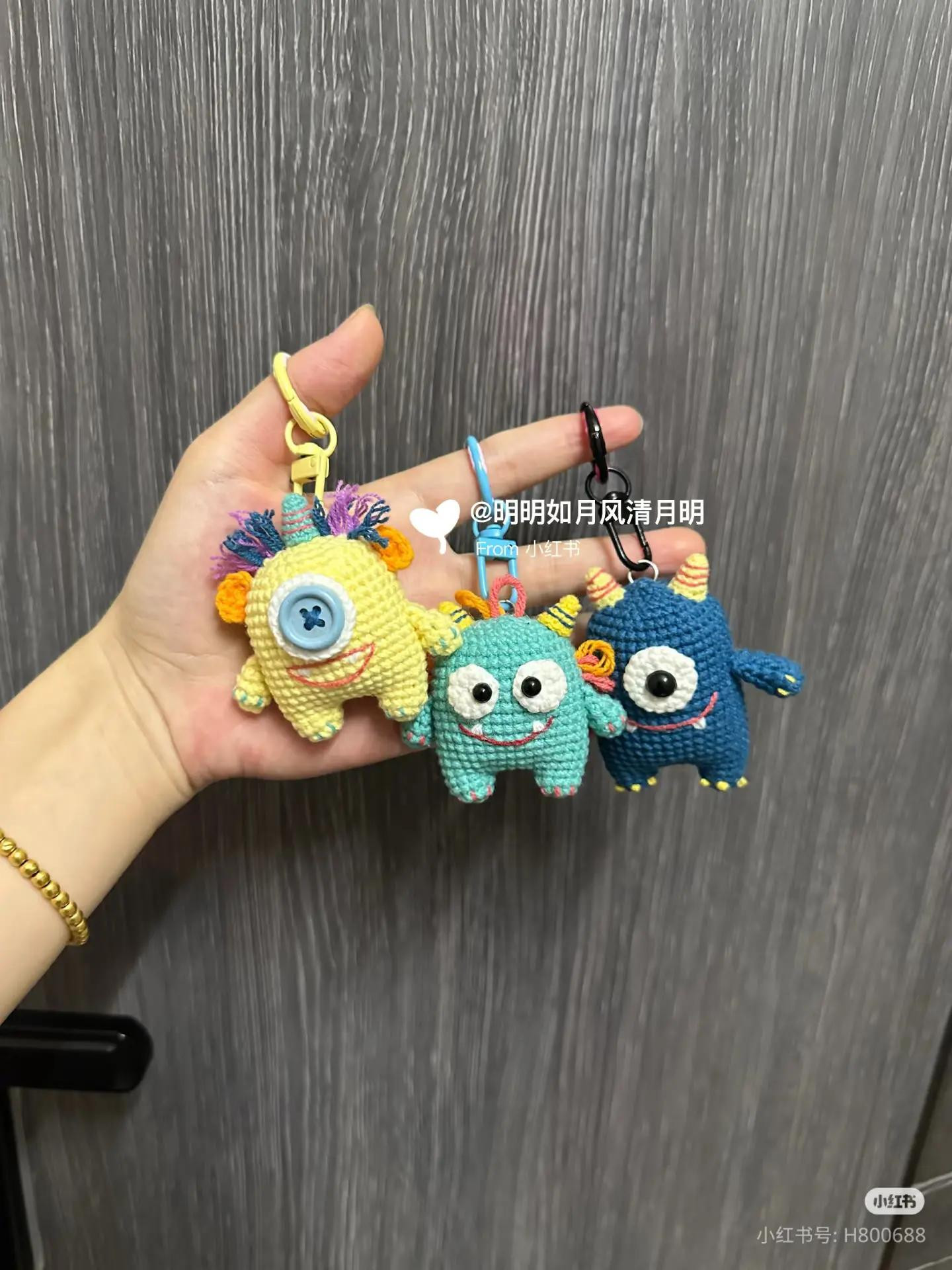 Bộ sưu tập móc len quái vật dễ thương cho móc khóa