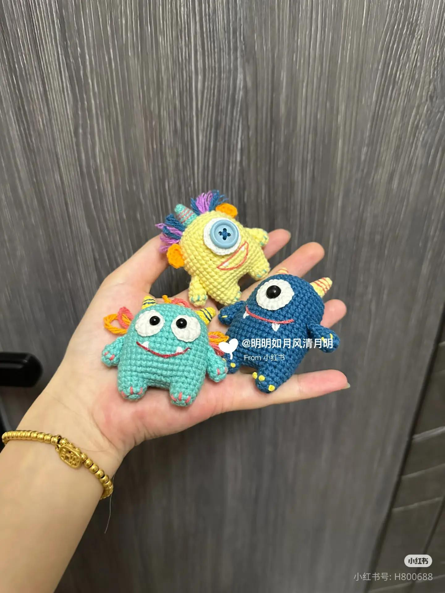 Bộ sưu tập móc len quái vật dễ thương cho móc khóa