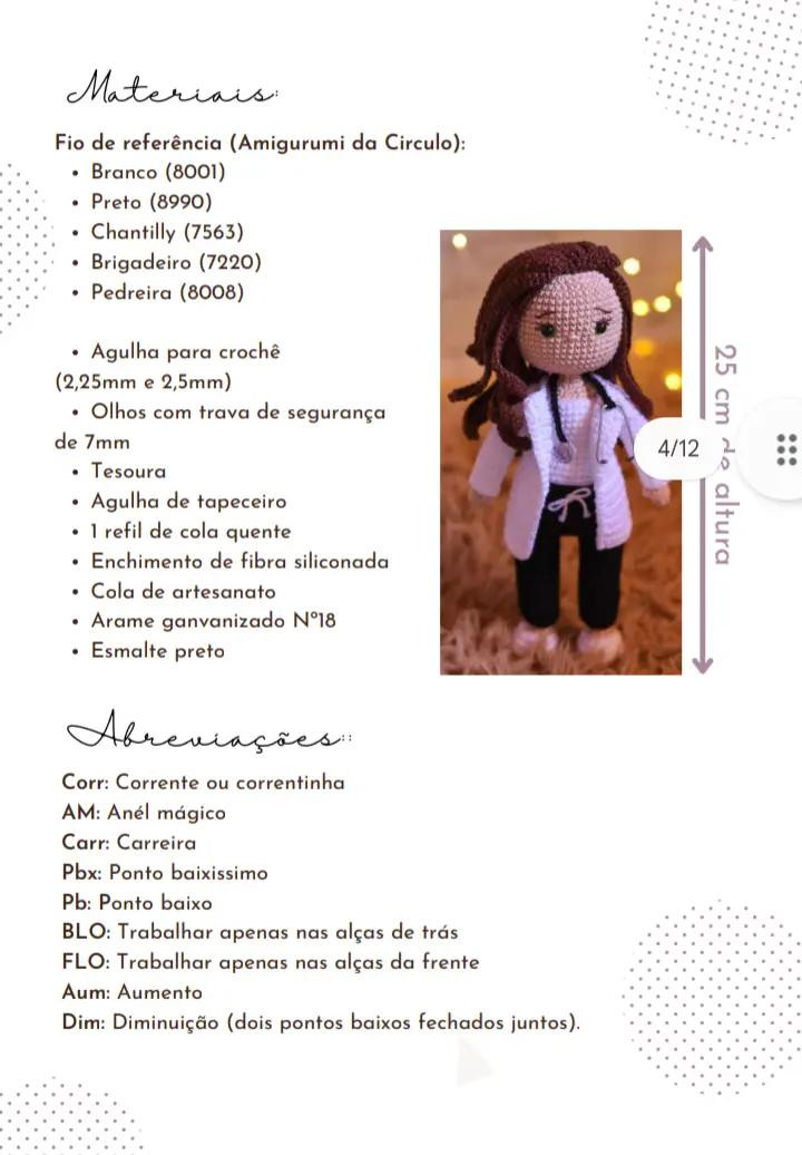 "Boneca Amigurumi de Médica em Crochê Detalhado"