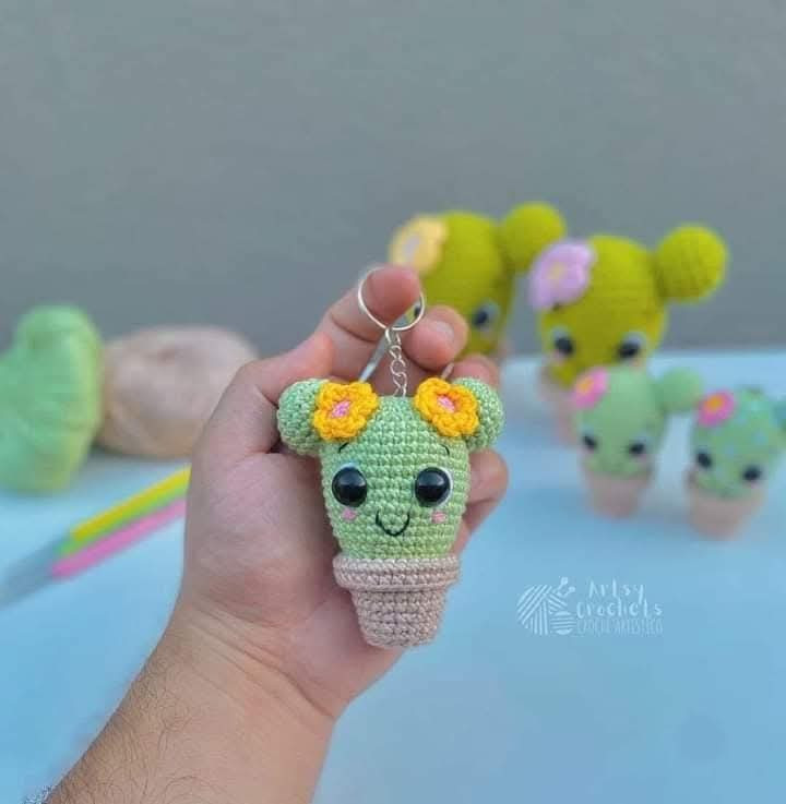 Cacto de Crochê Amigurumi com Flores: Um Guia de Criação Criativa