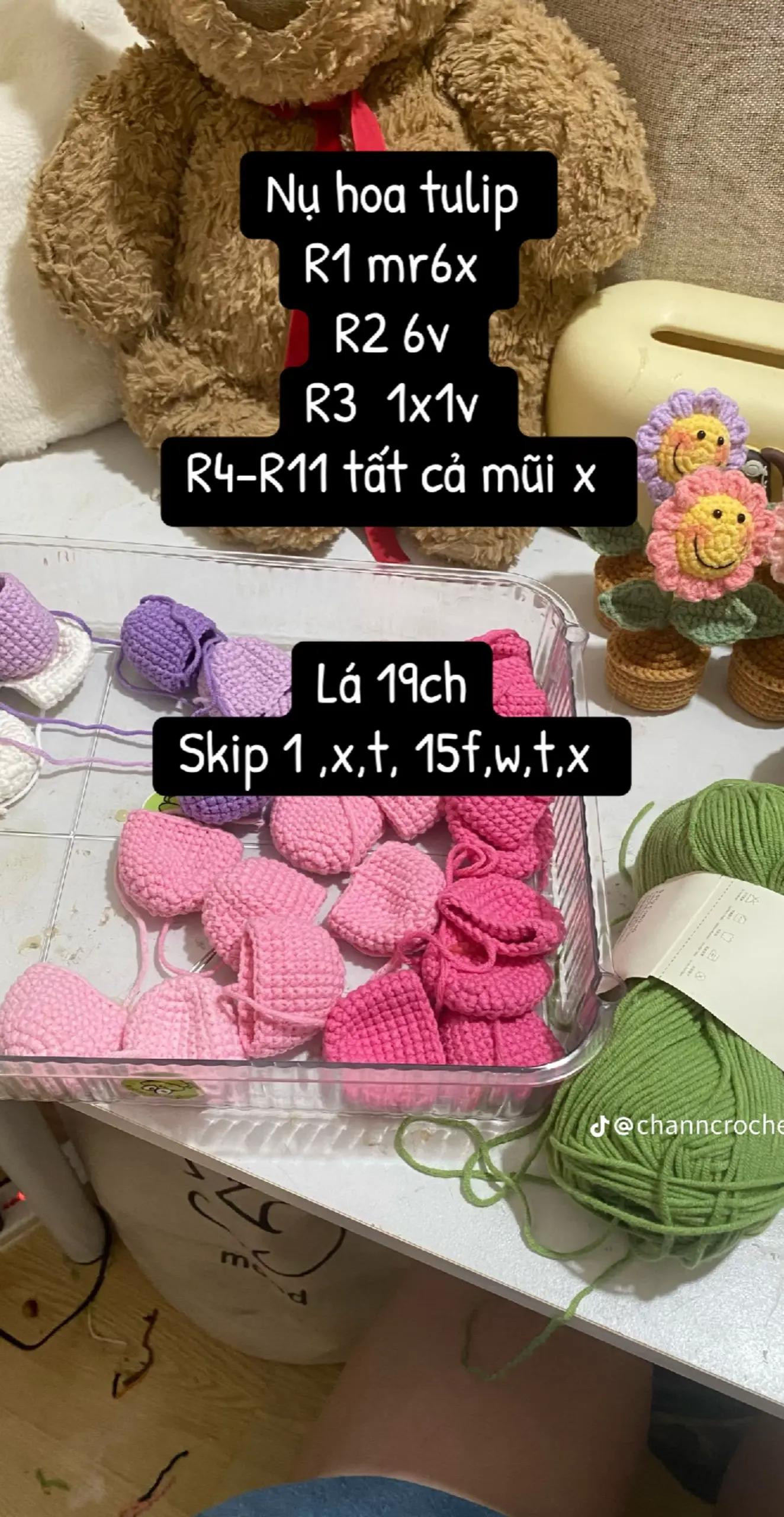 Chậu hoa tulip móc len đầy sắc màu cho góc nhà thêm xinh