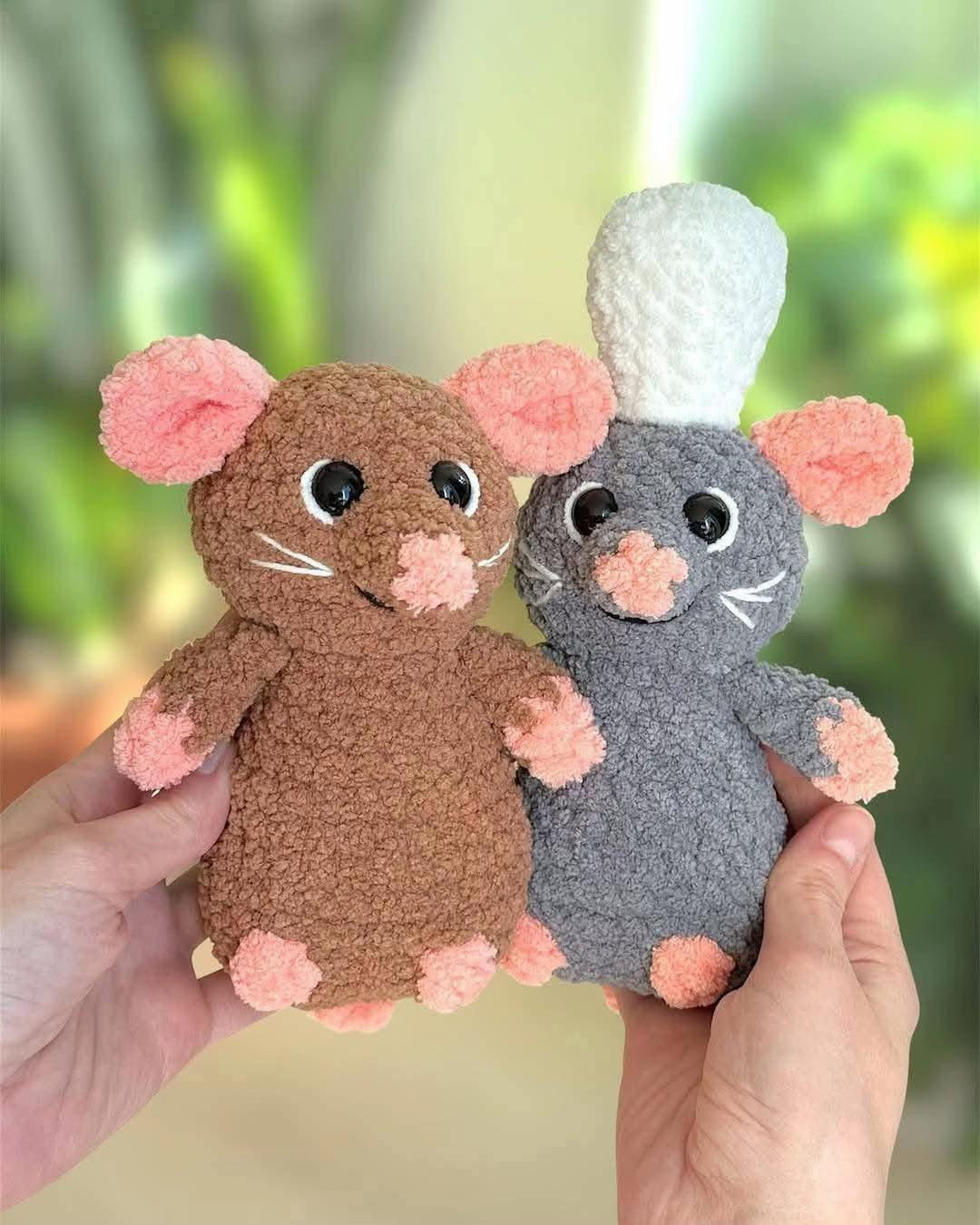Chef Mouse Crochet Pattern - Free and Adorable!