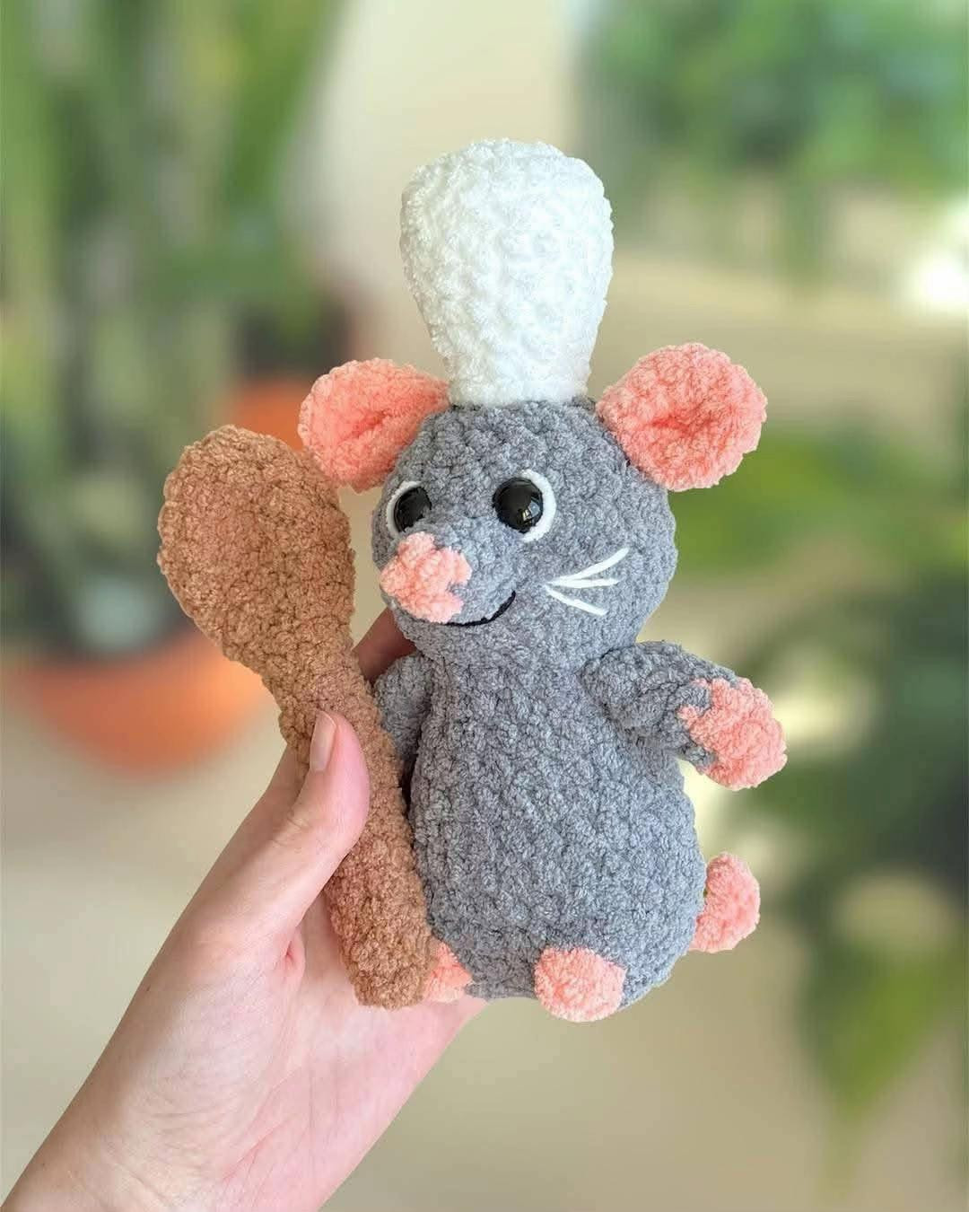 Chef Mouse Crochet Pattern - Free and Adorable!
