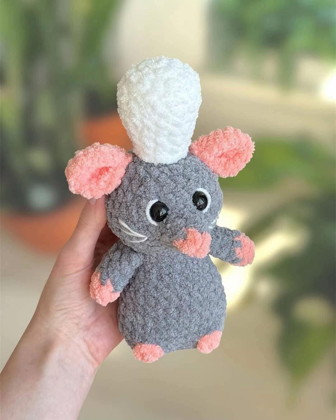 Chef Mouse Crochet Pattern - Free and Adorable!