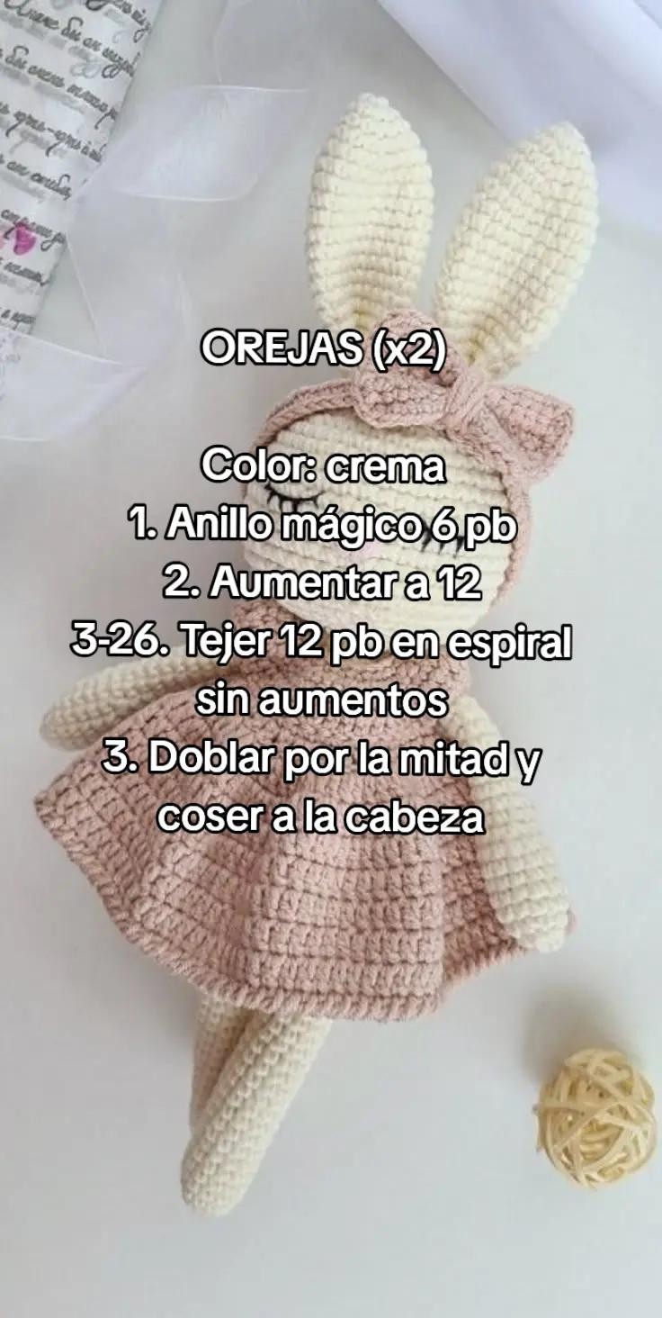 "Conejita amigurumi soñadora: patrón de crochet intermedio y minimalista"