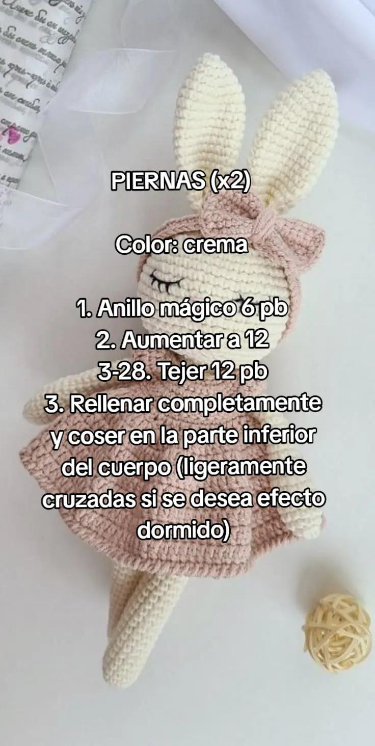 "Conejita amigurumi soñadora: patrón de crochet intermedio y minimalista"