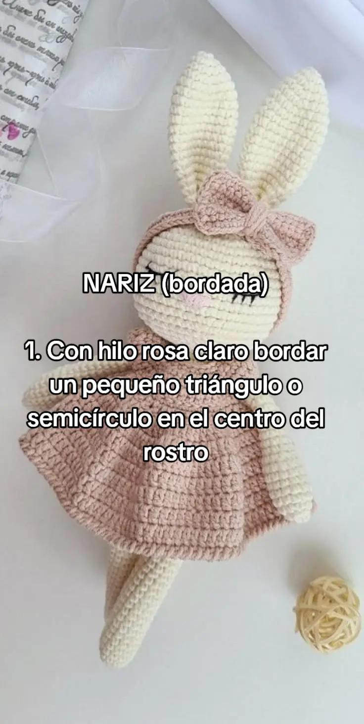 "Conejita amigurumi soñadora: patrón de crochet intermedio y minimalista"