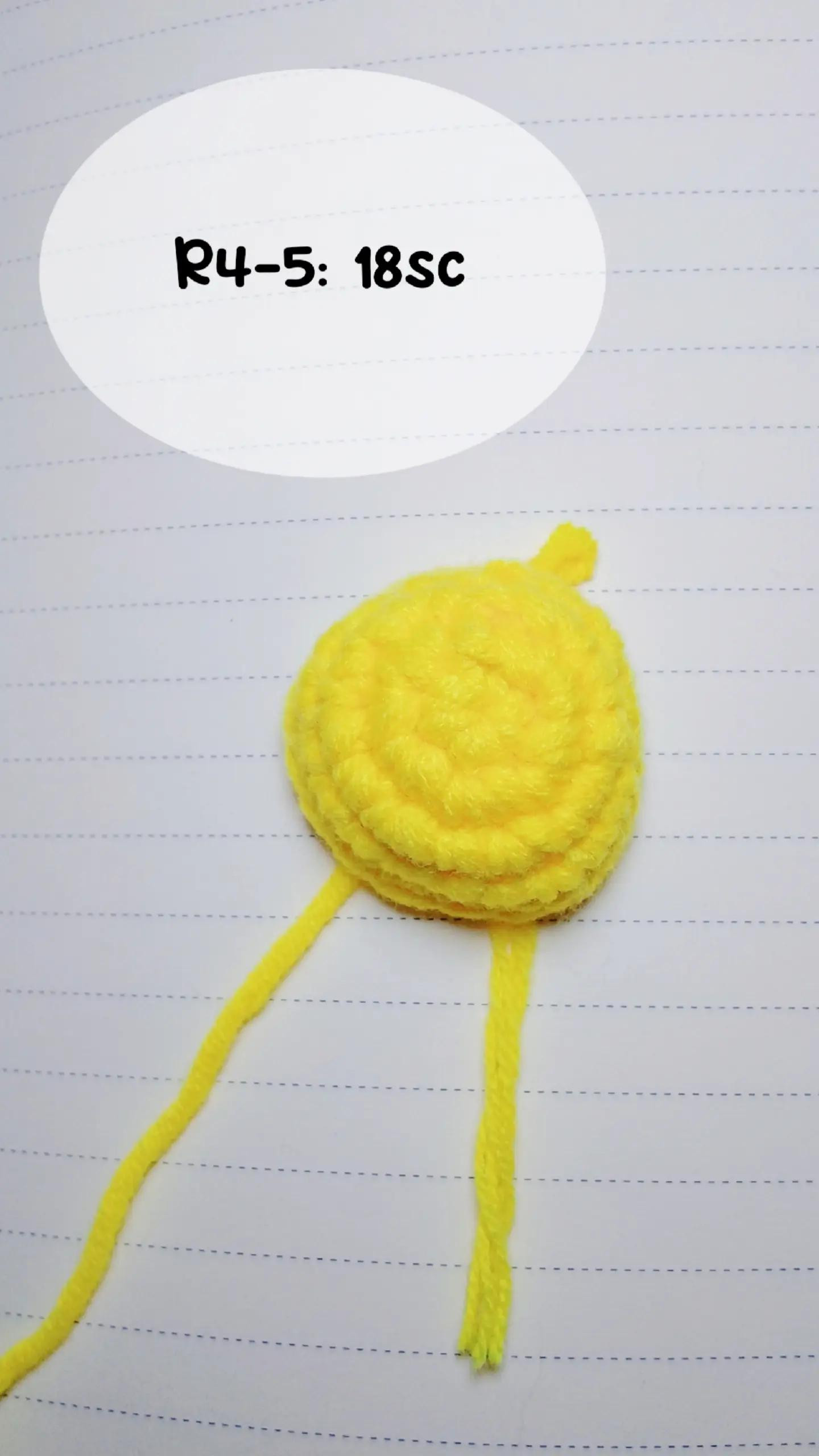 Crochet Daisy Flower Pattern: A Cute Keychain Design