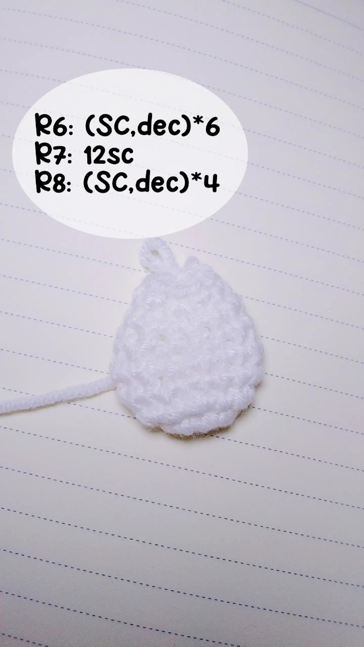 Crochet Daisy Flower Pattern: A Cute Keychain Design