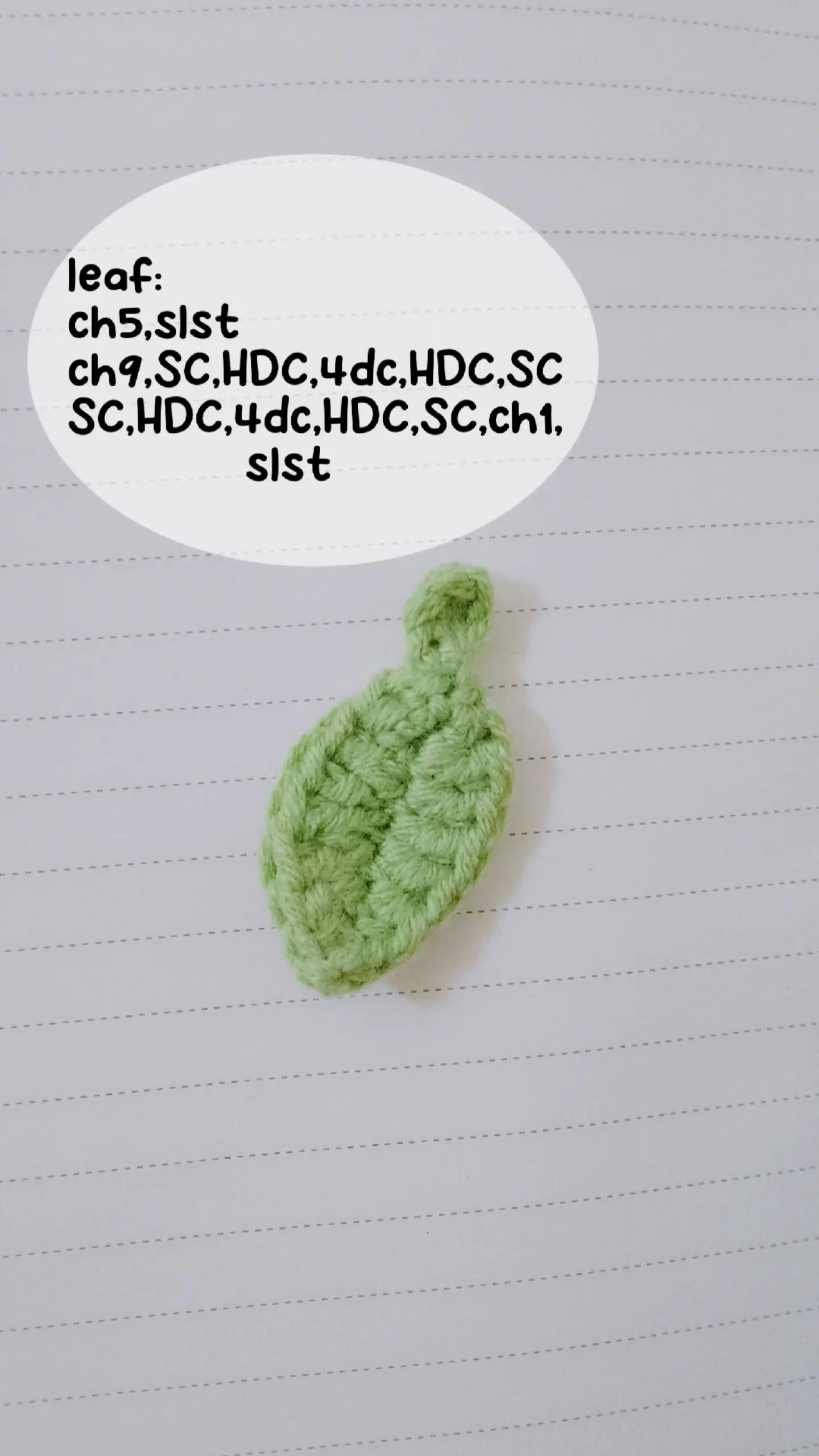 Crochet Daisy Flower Pattern: A Cute Keychain Design