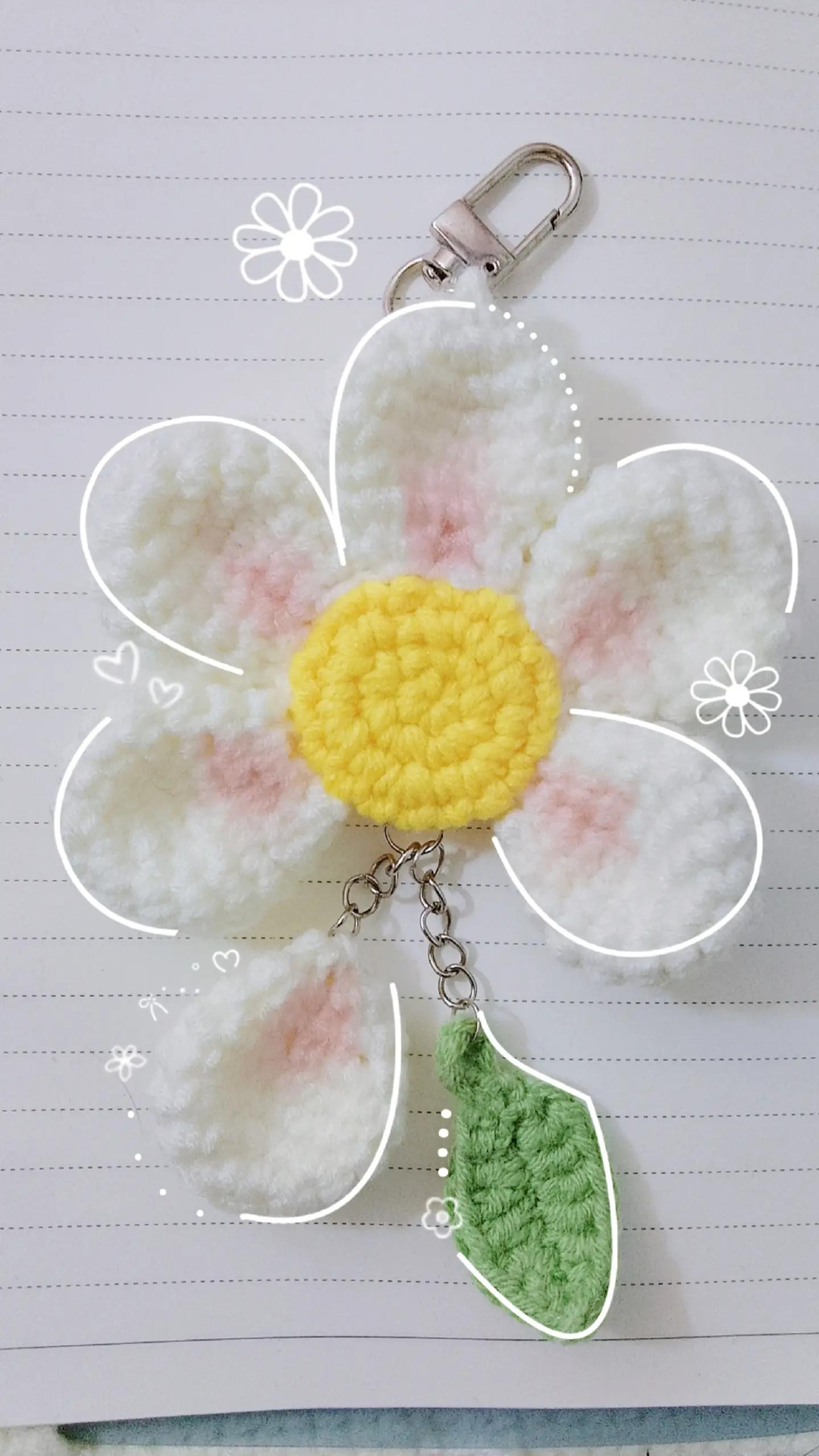 Crochet Daisy Flower Pattern: A Cute Keychain Design