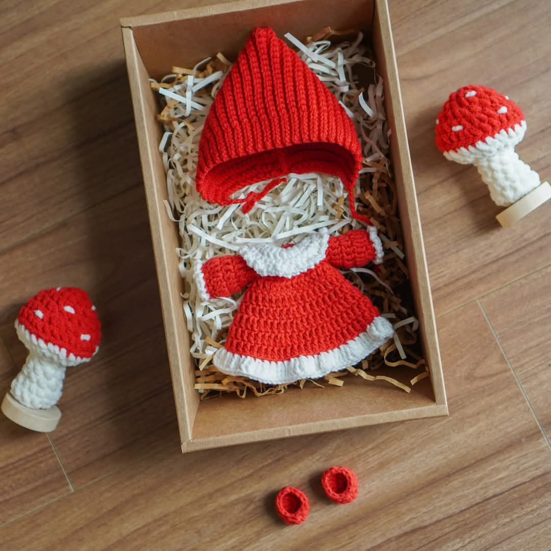 Crochet Pattern: Little Red Riding Hood and the Big Bad Wolf