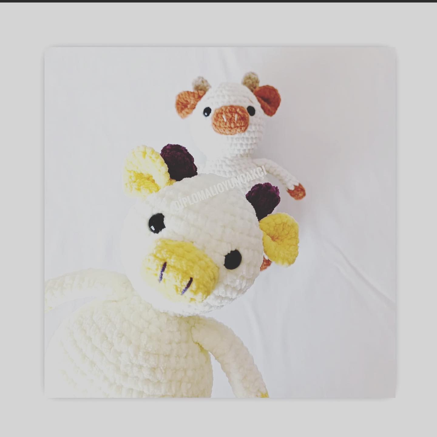 Kadife İpten Sevimli İnek Amigurumi Tarifi