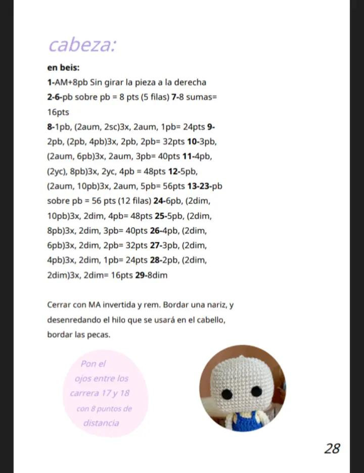 Muñeca de ganchillo con libro de aventuras: una obra maestra hecha a mano.