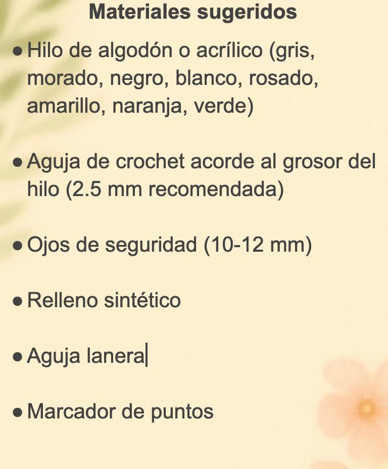 Muñeco de foca de ganchillo vestido de púrpura sobre base floral