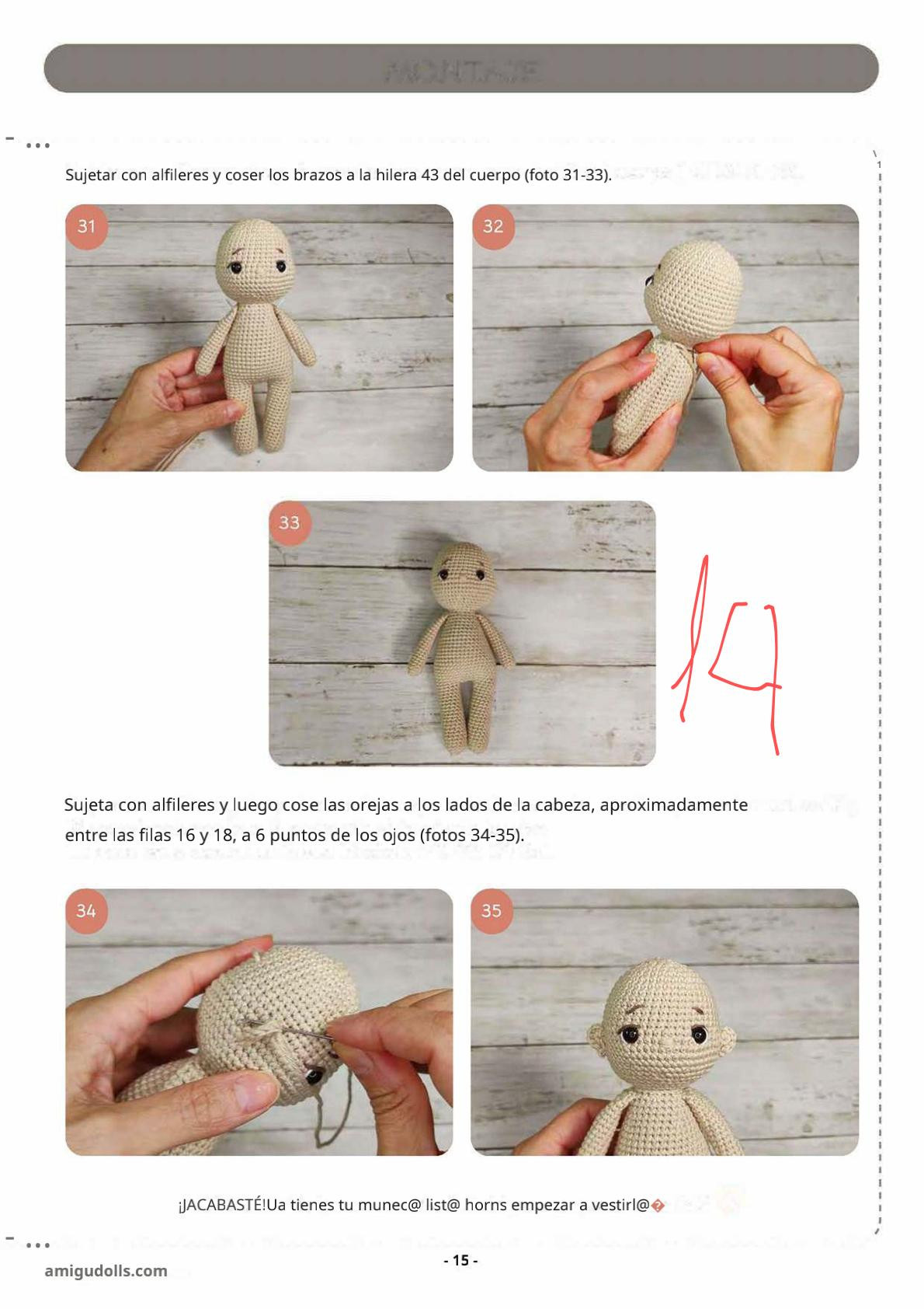 Muñeco de ganchillo con gorro de arlequín y detalles encantadores