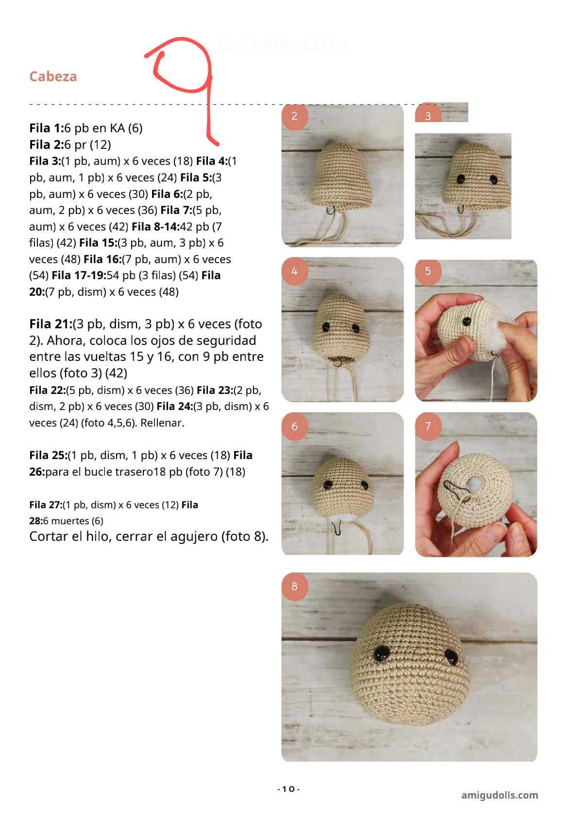 Muñeco de ganchillo con gorro de arlequín y detalles encantadores