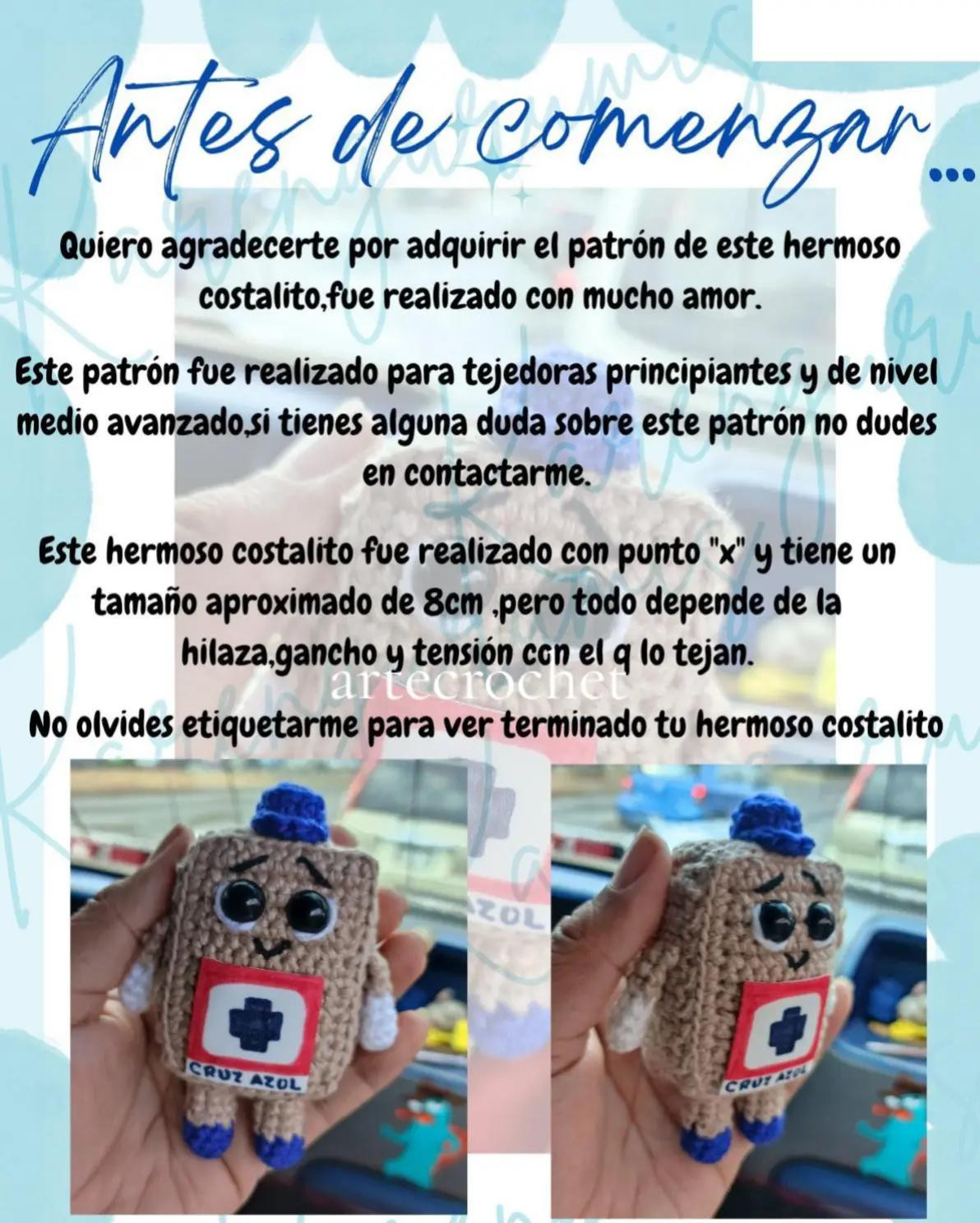 Muñeco tejido a crochet con diseño de botiquín azul y blanco