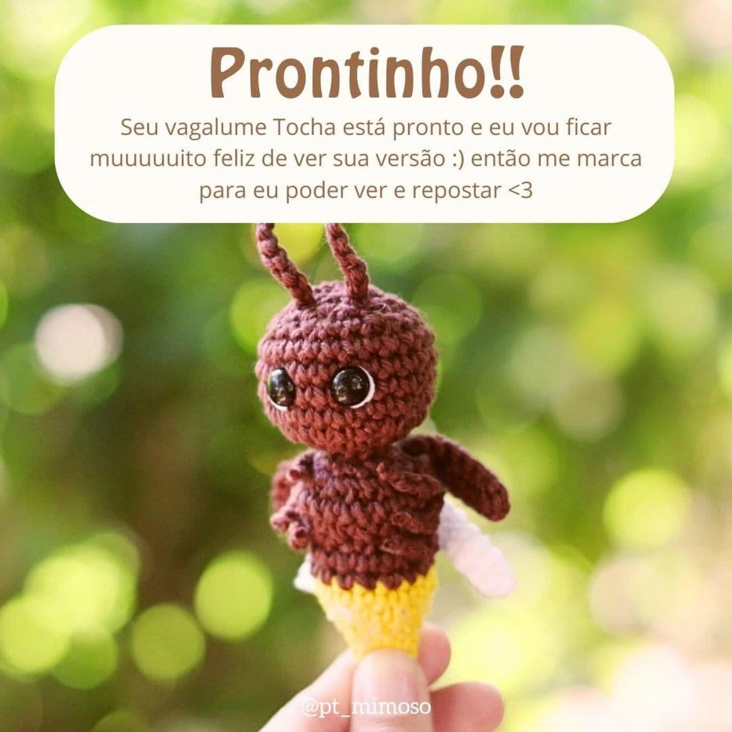 Padrão de Amigurumi de Formiga com Tocha - Grátis e Fácil de Seguir