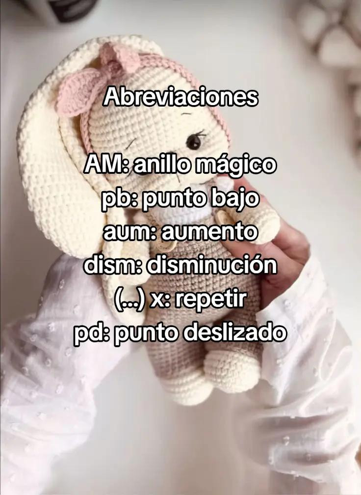 Patrón de Amigurumi: Conejita en Overol, Nivel Intermedio