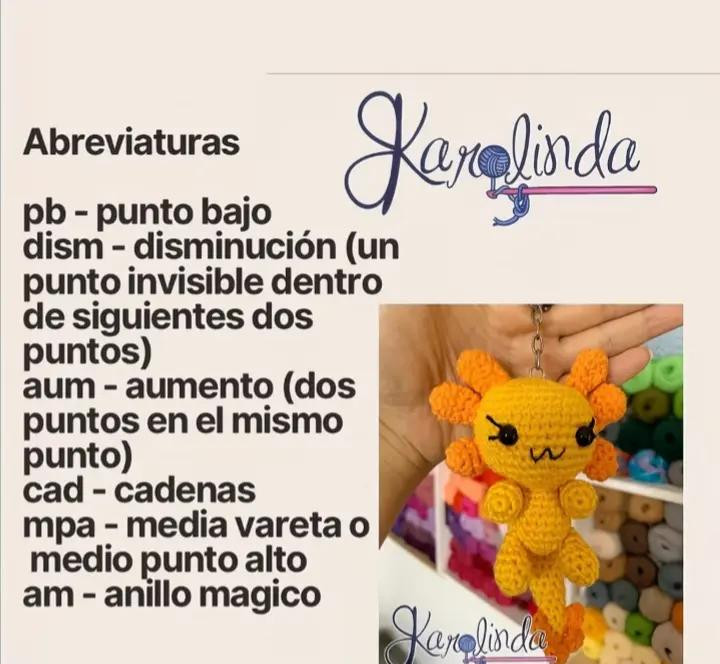 Patrón de amigurumi de axolote en tonos morados, perfecto para principiantes