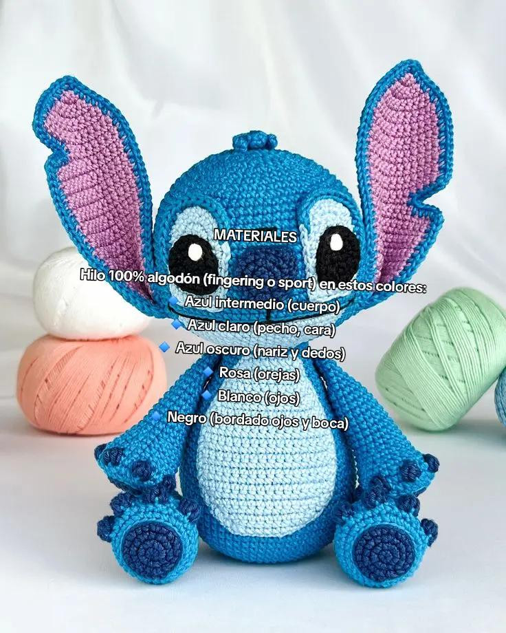 PATRÓN DE AMIGURUMI DE STITCH CON DETALLES REALISTAS Y OREJAS GRANDES