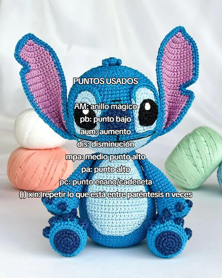 PATRÓN DE AMIGURUMI DE STITCH CON DETALLES REALISTAS Y OREJAS GRANDES