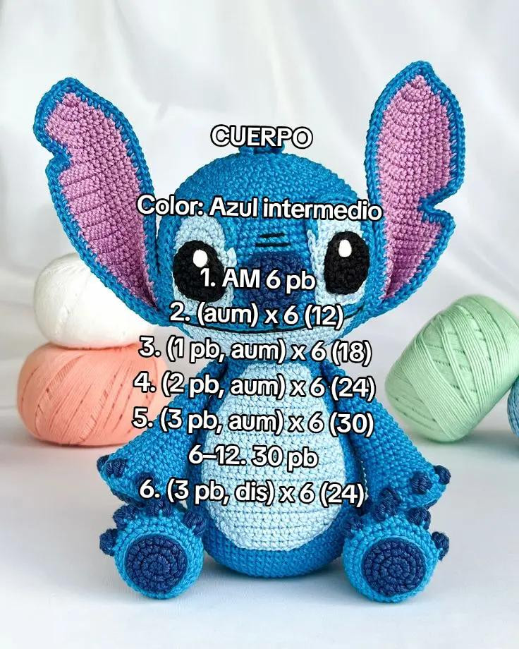 PATRÓN DE AMIGURUMI DE STITCH CON DETALLES REALISTAS Y OREJAS GRANDES