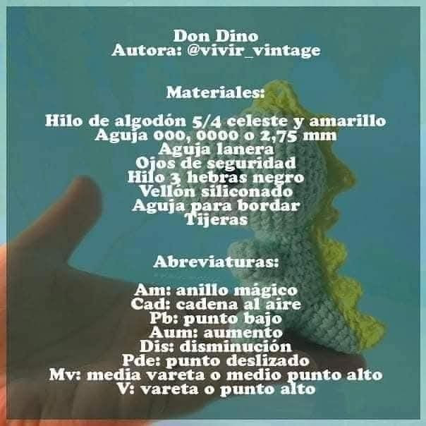 Patrón de amigurumi: Pequeño dinosaurio tejido a crochet con detalles adorables.