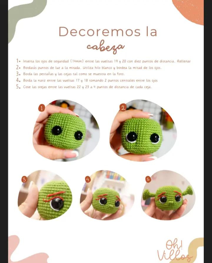 Patrón de muñeca amigurumi verde con vestido y cabello rojo brillante
