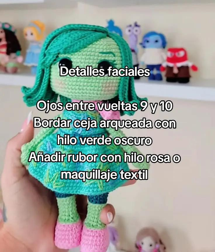 Patrón de muñeca tejida inspirado en una emoción colorida