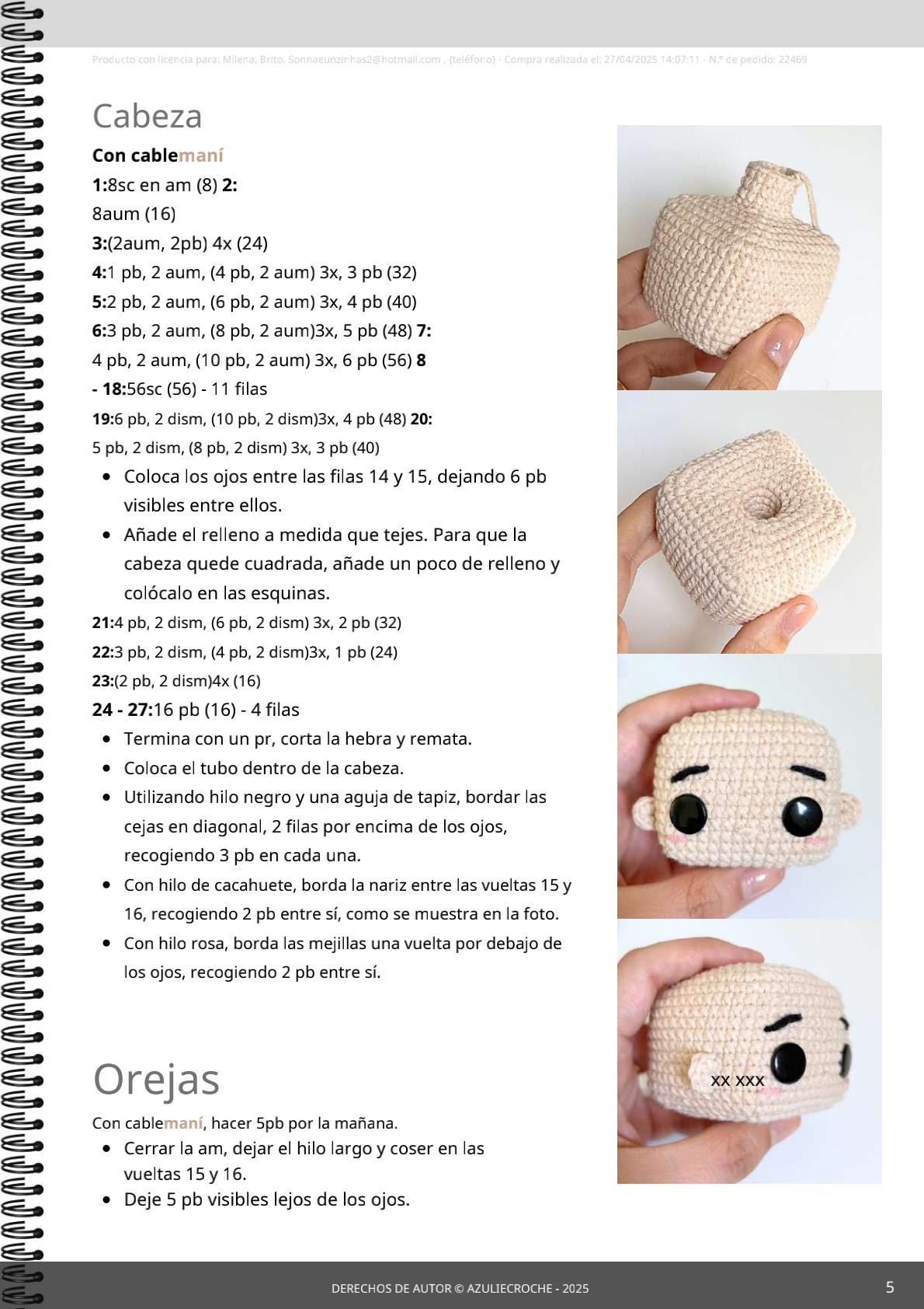 Pequeño muñeco amigurumi con flores amarillas, perfecto para regalar.