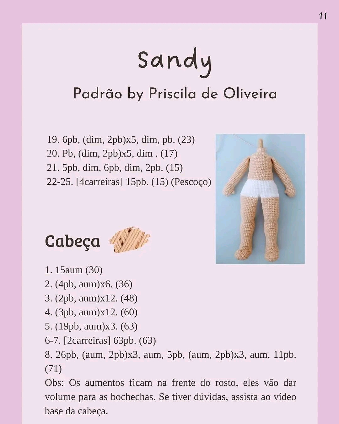 "Sandy: Receita de Boneca de Crochê com Flores Brancas"