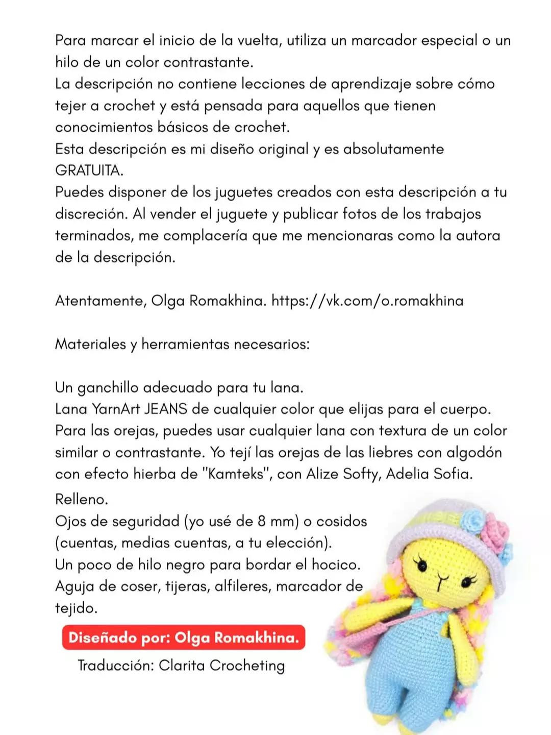 Una adorable liebre tejida con orejas esponjosas y vestimenta colorida