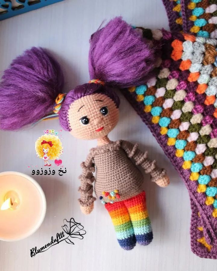 عروسک قلاب‌بافی رنگین‌کمانی زیبا با موهای بنفش