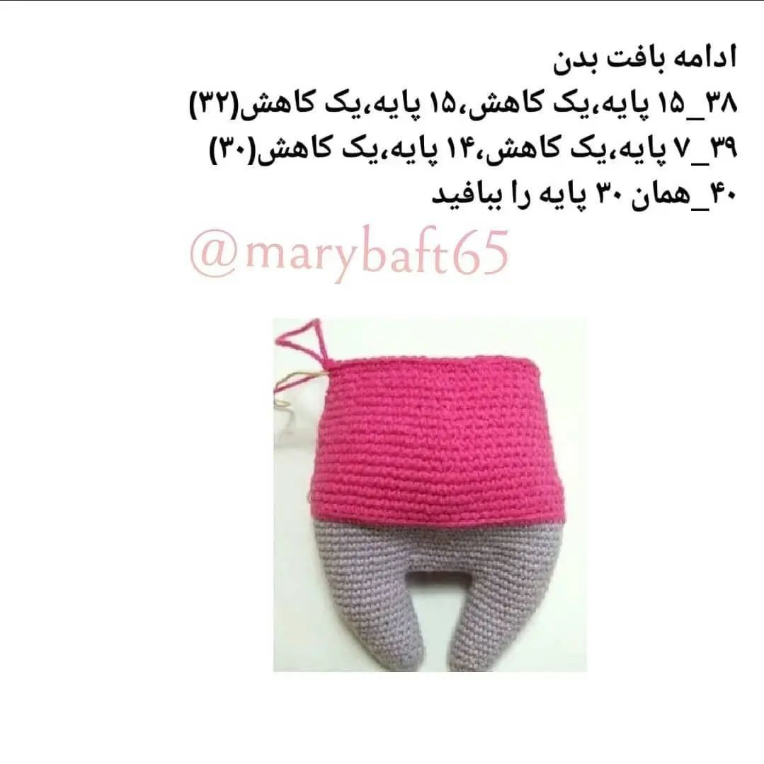 الگوی عروسک‌های خرسی قلاب‌بافی با لباس‌های رنگارنگ