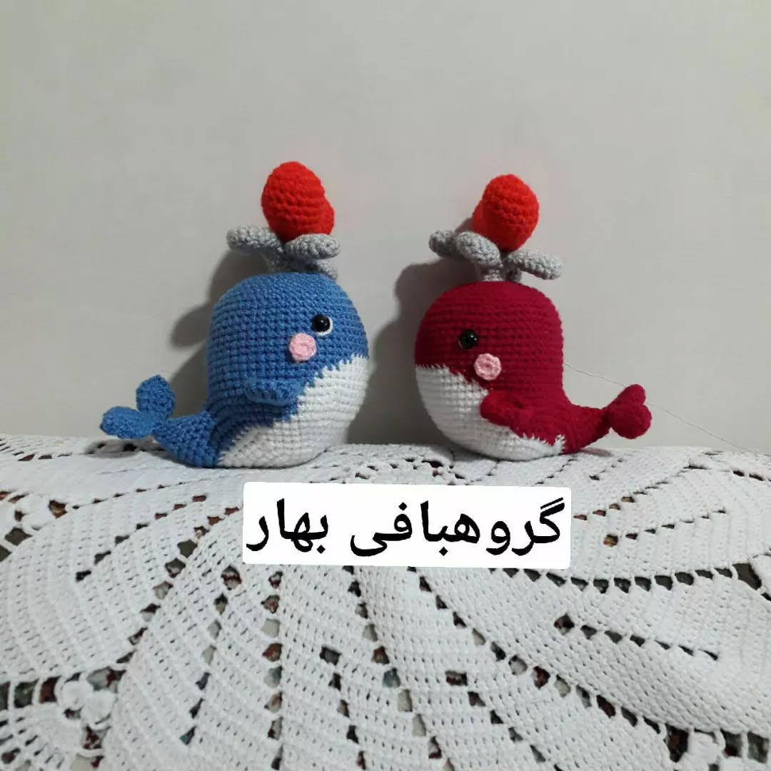 الگوی قلاب‌بافی نهنگ‌های عاشق با قلب‌های رنگی
