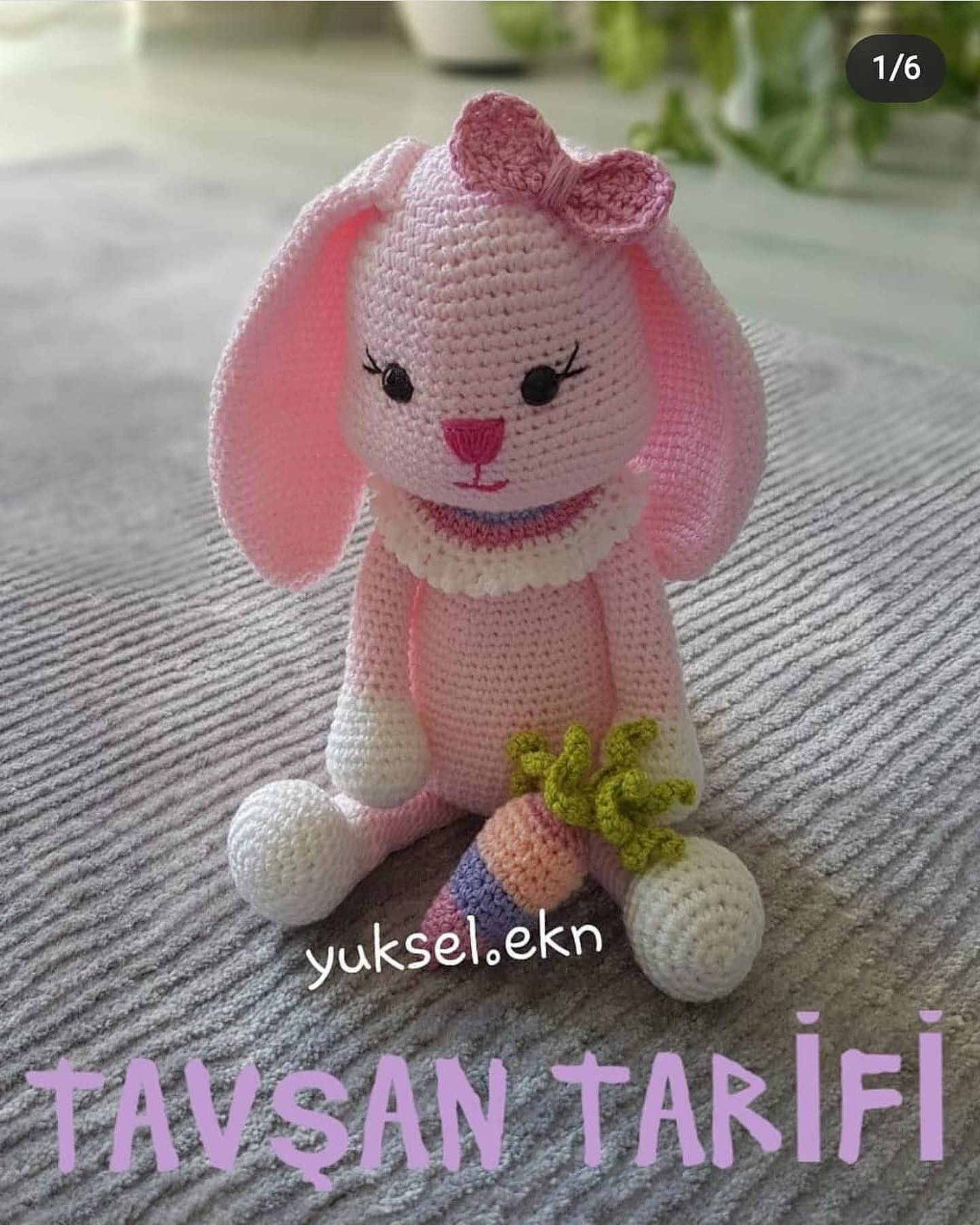 Amigurumi Tavşan ve Havuç: Sevimli Tığ İşi Oyuncak Modeli